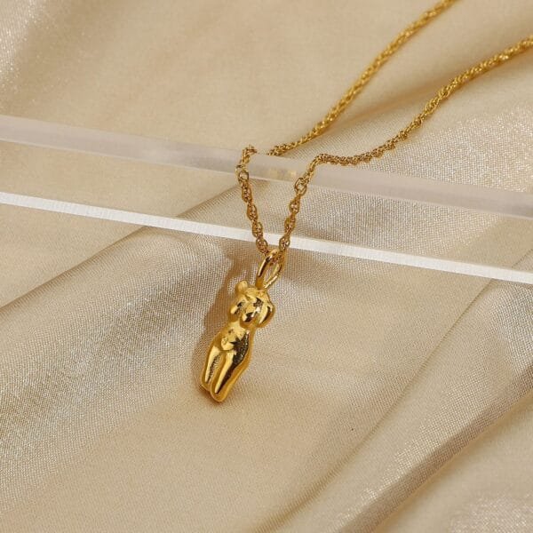 Canadian Designer Abstract Body Face Pendant Necklace Ladies - Image 9